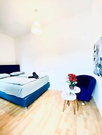 Budget Friendly 4 BR Apt for Groups