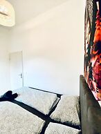 Budget Friendly 4 BR Apt for Groups