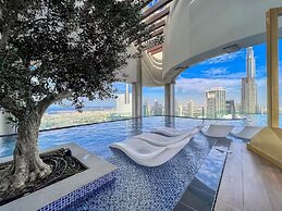 Paramount Hotel Rooftop Infinity Pool
