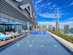 Paramount Hotel Rooftop Infinity Pool