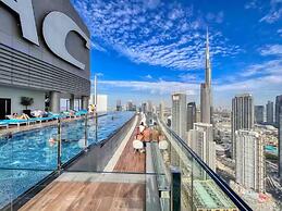 Paramount Hotel Rooftop Infinity Pool