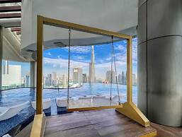 Paramount Hotel Rooftop Infinity Pool