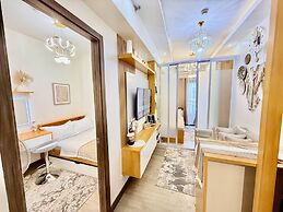 Cozy and Comfy Retreat with Balcony
