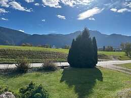 Cozy Holiday Home With Mountain Views