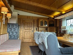 Cozy Holiday Home With Mountain Views