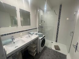 Peaceful La Pinede Apartment for Couple