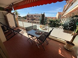 Peaceful La Pinede Apartment for Couple