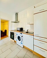 Cityside Two Bedroom Apt Budget Stay