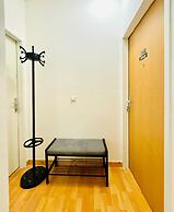 Cityside Two Bedroom Apt Budget Stay