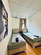 Cityside Two Bedroom Apt Budget Stay