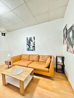 Cityside Two Bedroom Apt Budget Stay