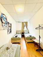 Cityside Two Bedroom Apt Budget Stay