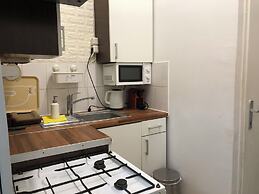 Charming 1BR Apt With Garden Danube