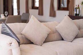 Spacious Private 4 BR Villa With a Working Office