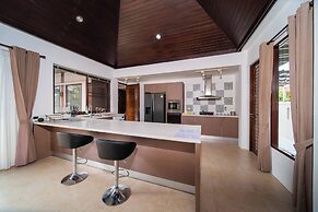 Spacious Private 4 BR Villa With a Working Office