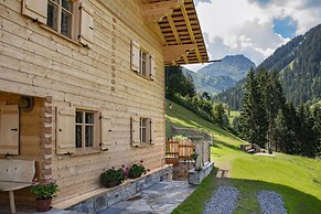 Luxury Detached Panoramic Mountain Home