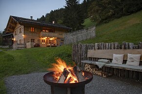 Luxury Detached Panoramic Mountain Home