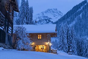 Luxury Detached Panoramic Mountain Home