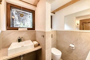 Luxurious and Calm Central Hideaway