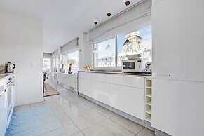 Exceptional 3bdr/6p apt - View of the Eiffel Tower