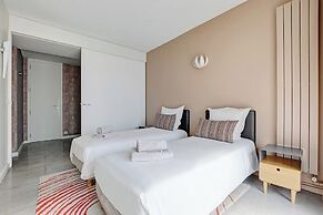 Exceptional 3bdr/6p apt - View of the Eiffel Tower