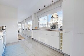 Exceptional 3bdr/6p apt - View of the Eiffel Tower