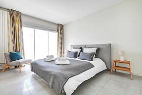 Exceptional 3bdr/6p apt - View of the Eiffel Tower
