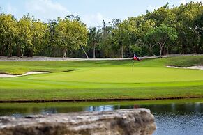 2BR Luxury Condo  Golf View  Corasol