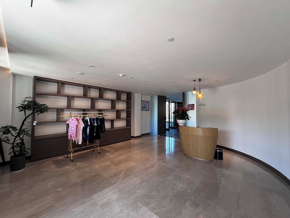 XUANDE GATE HOTEL