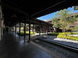XUANDE GATE HOTEL
