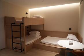 XUANDE GATE HOTEL