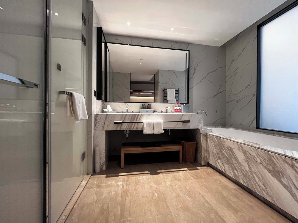 XUANDE GATE HOTEL