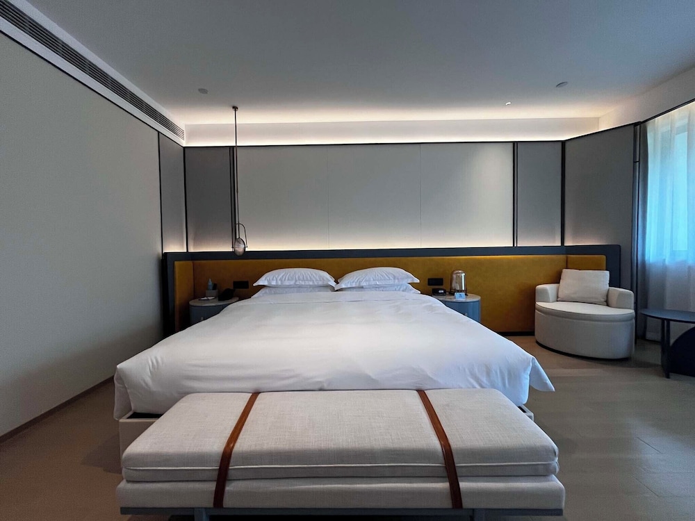 XUANDE GATE HOTEL