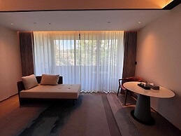 XUANDE GATE HOTEL
