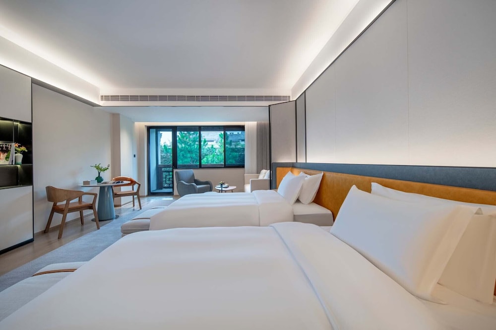 XUANDE GATE HOTEL