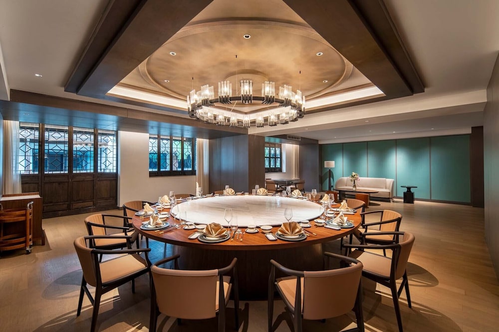 XUANDE GATE HOTEL