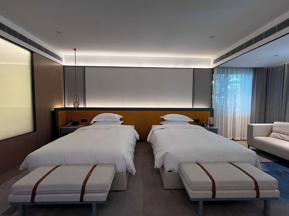 XUANDE GATE HOTEL