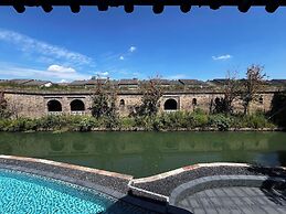 XUANDE GATE HOTEL