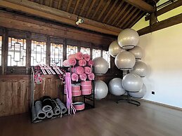 XUANDE GATE HOTEL