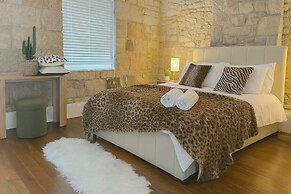 The Flintstones Luxury Stone Stay