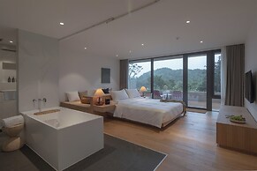 LOSTVILLA Green Gable-Anji