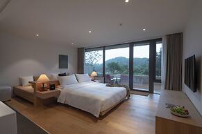 LOSTVILLA Green Gable-Anji