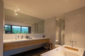 LOSTVILLA Green Gable-Anji