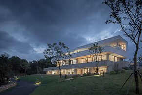 LOSTVILLA Green Gable-Anji