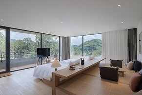 LOSTVILLA Green Gable-Anji