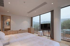 LOSTVILLA Green Gable-Anji
