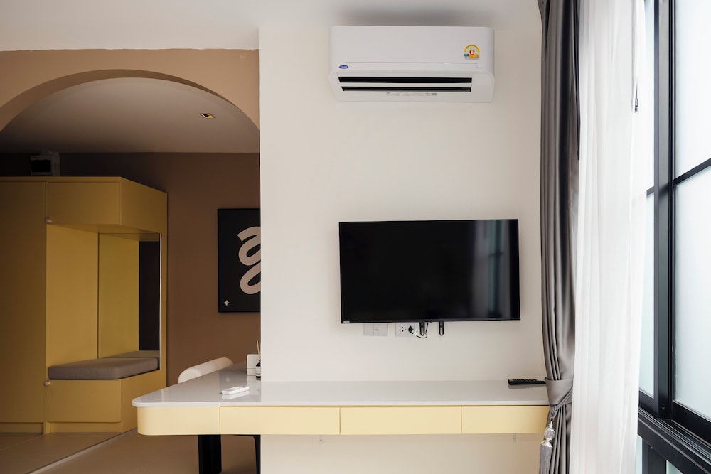 Bembis Hotel Charoenakorn 10