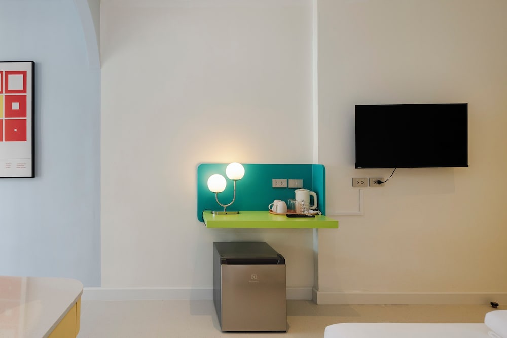 Bembis Hotel Charoenakorn 10
