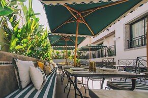 Dally Apart Hotel