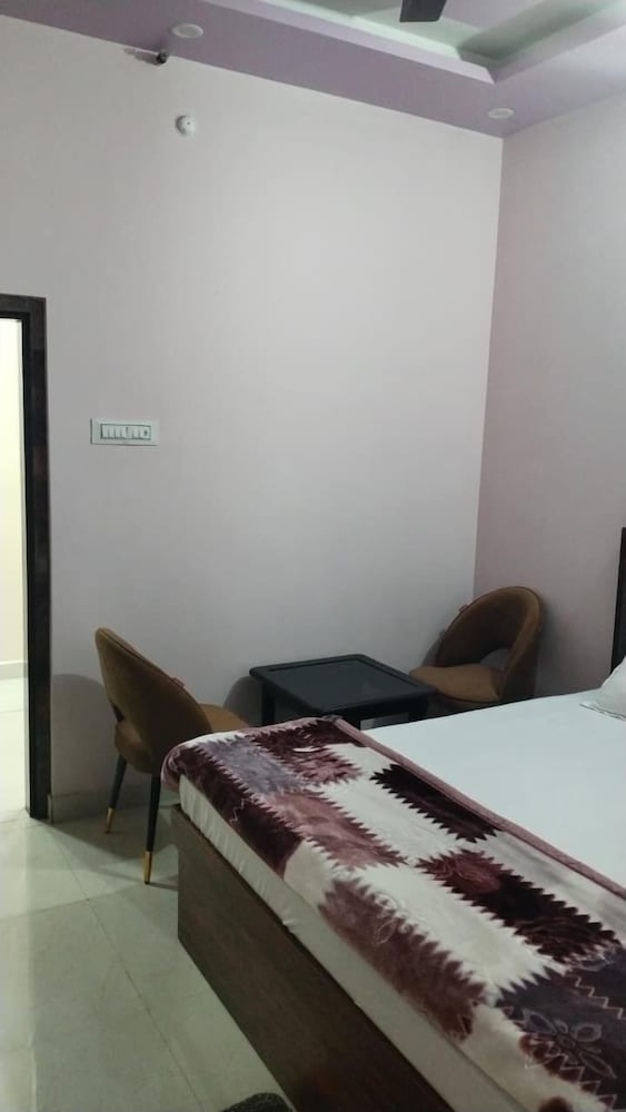 Ojas Royale - Banquet and Hotel